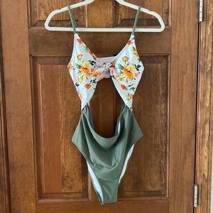 One piece swimsuit size L